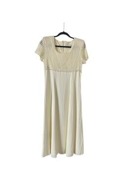 Vintage  Betsy’s Things Cream Flowing Dress Shoulder Pads 12